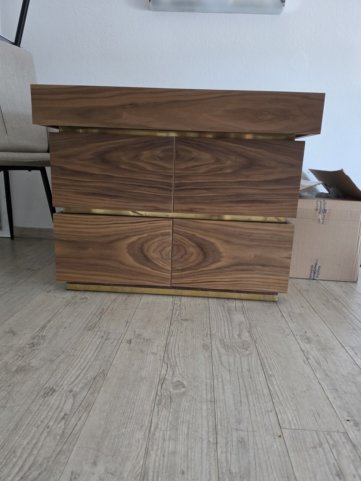 GoCha Table — book-matched Detail